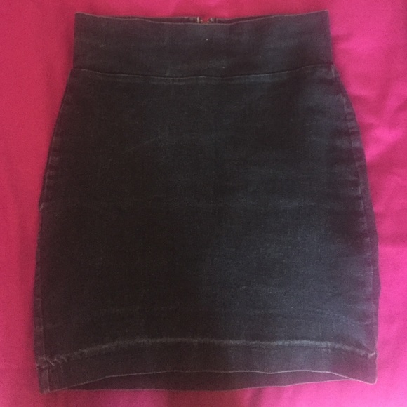 F21 body con denim skirt (high waisted)