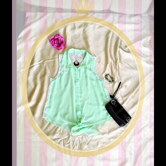 ✳️✳️DRESSY light green sheer sleeveless top