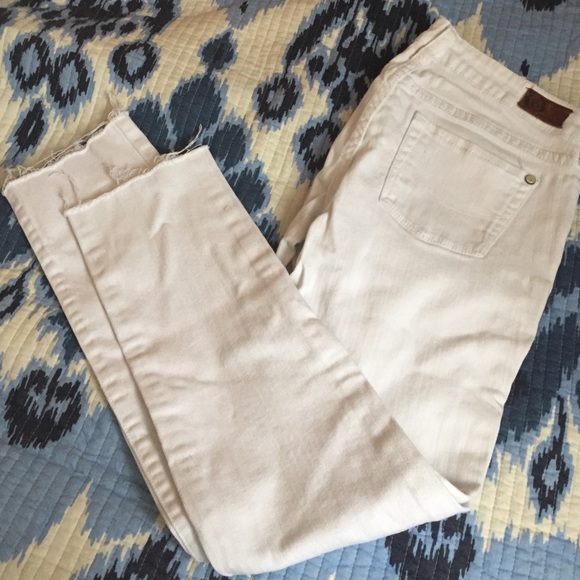 Bullhead white denim skinny jeans with raw hem