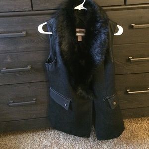 Fitted tweed best with fur collar and leather trim