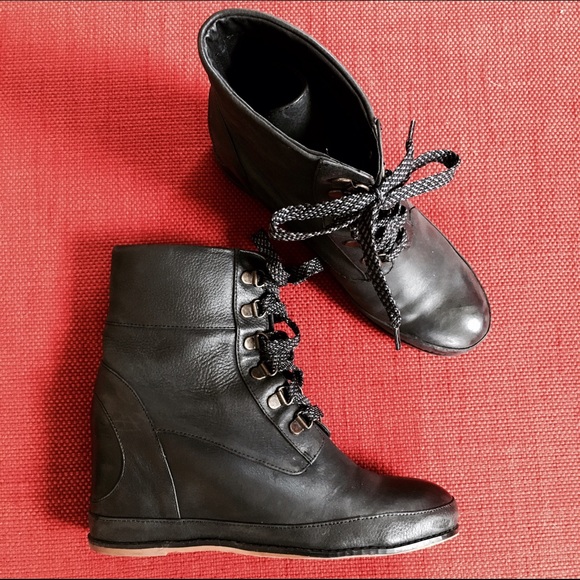 👣 80%20 Original Hidden Wedge Black Boots 👣
