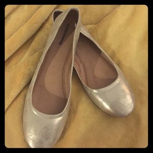 Mossimo Gold colored slip on