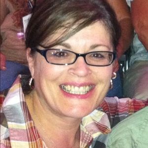 Meet your Posher, Tee