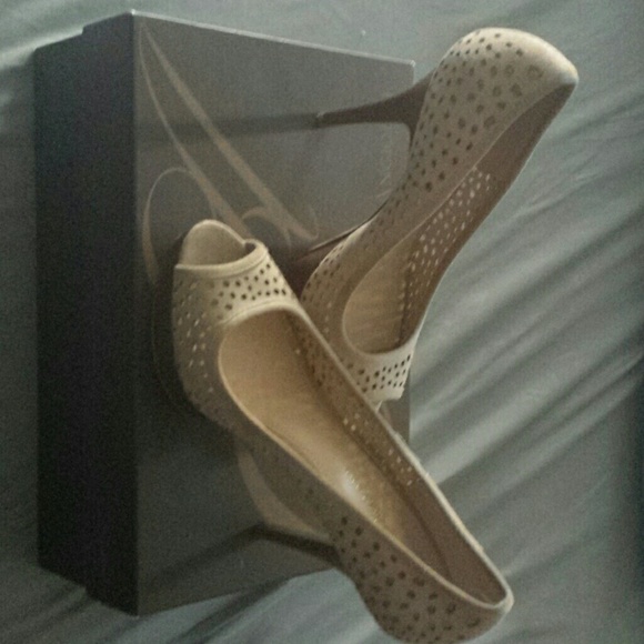 Cute heels for any occasion - Picture 1 of 3