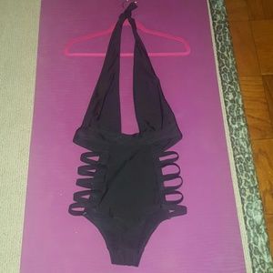 NEVER WORN! Black cutout side bathing suit