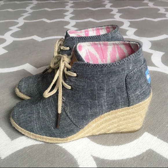 TOMS Shoes - 🎉12-HR SALE🎉 RARE TOMS Chambray Wedge Booties