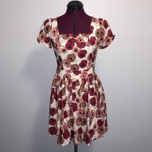 Adorable red and beige floral short-sleeve dress