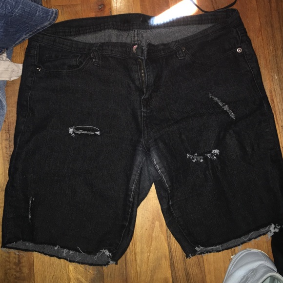 F21 cute rip shorts 💗💗