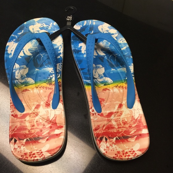 Crocs flip flops sandals tropical blur