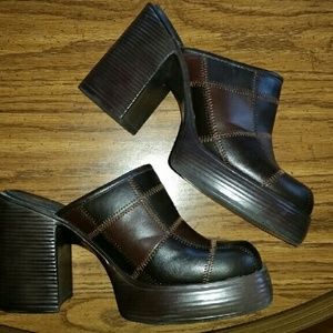 Xhilaration brown clogs