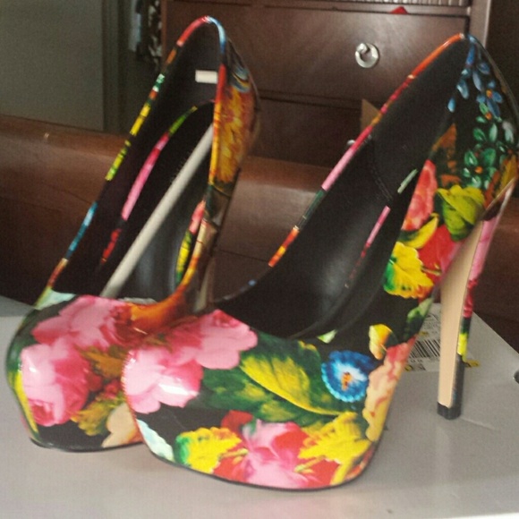 High heel shoe - Picture 3 of 3