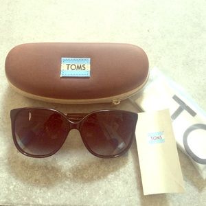 TOMS brand new!!  'sandals' sunglasses with case