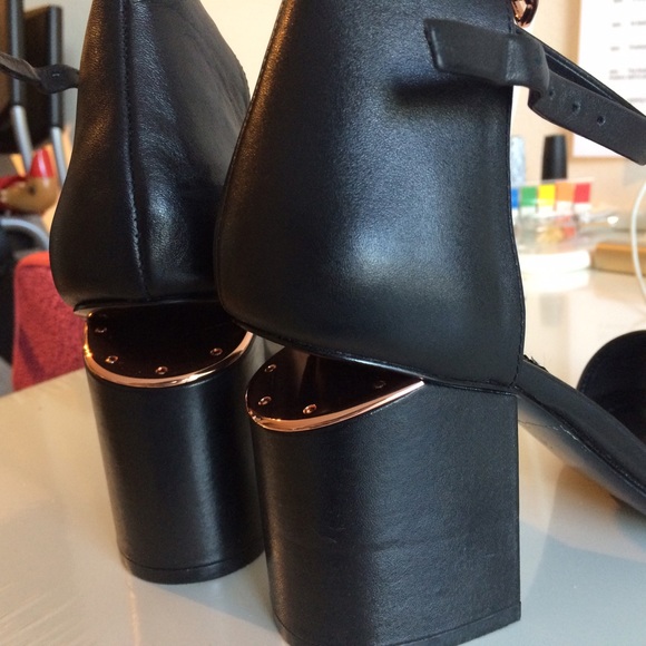 🌀SOLD🌀Alexander Wang Abby Sandal Black Rose Gold - Picture 2 of 4