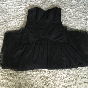 Black fitted formal dress, sweetheart neckline