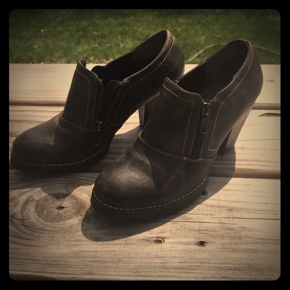 Brown side zip chunky heels