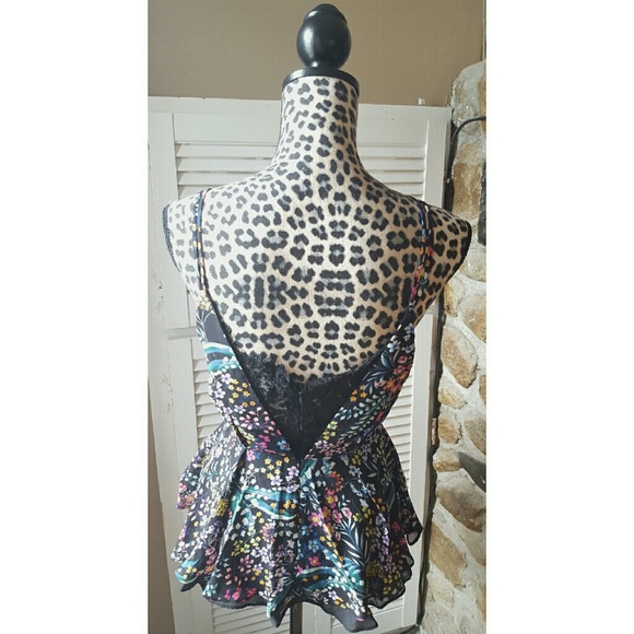 Black floral lace tank top - Picture 3 of 4