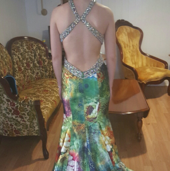 Selling this prom dress!! - Picture 3 of 4