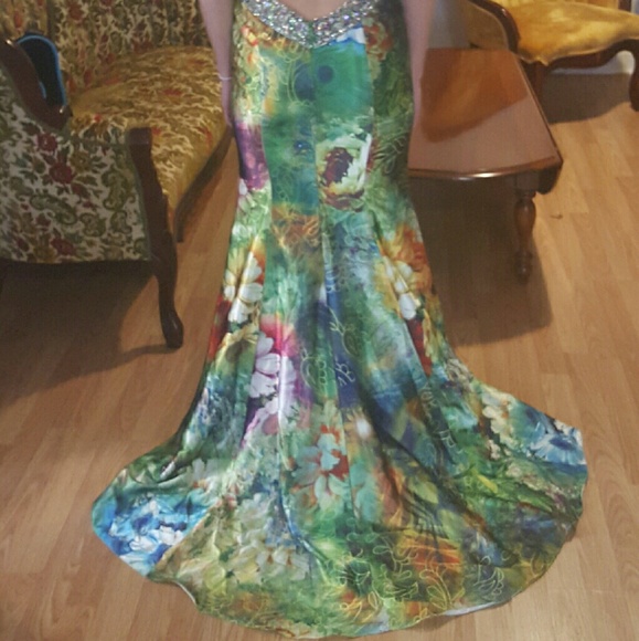 Selling this prom dress!! - Picture 4 of 4