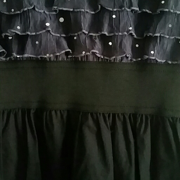 Cute tunic with ruffles and sequins. - Picture 2 of 2