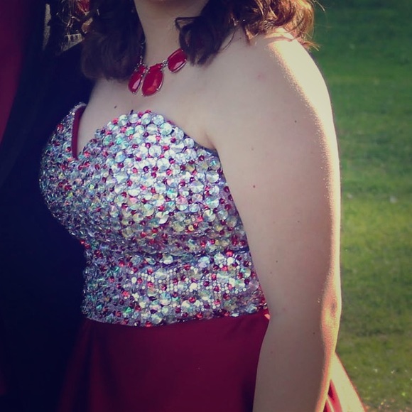 Beautiful red prom dress!