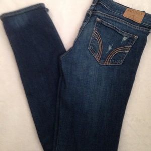 EUC Hollister distressed skinny Jean size 7
