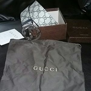 Gucci belt us 28 30 never used Authentic