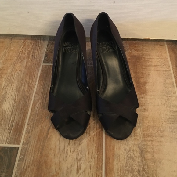 Black pee toes