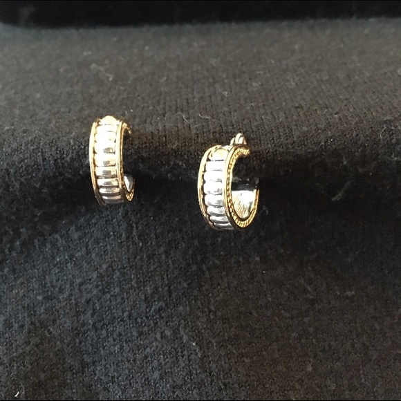Gold and silver tone patterned hoops - Picture 2 of 3