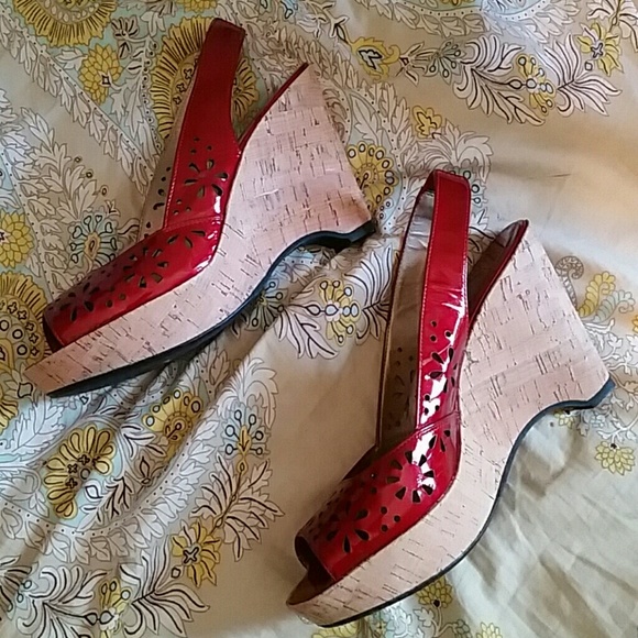 METALLIC RED WEDGES