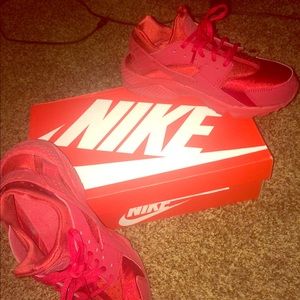 Womens Haurache "triple red" size 9