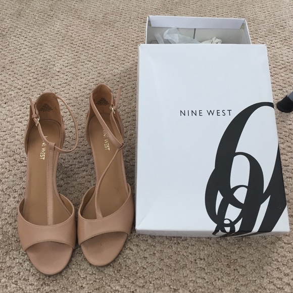 nine west t strap heels
