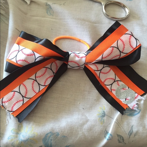 CUSTOM HAIR BOWS - Picture 2 of 3