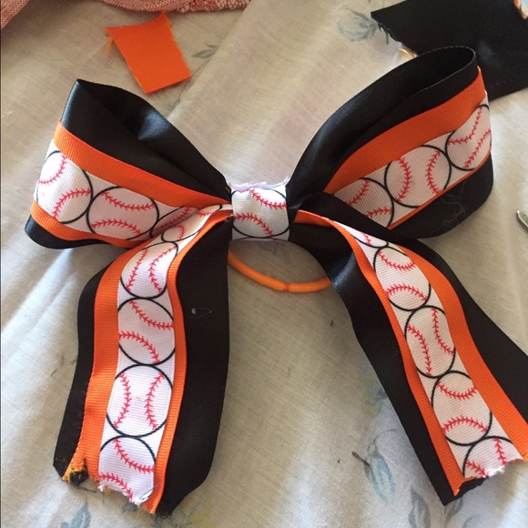 CUSTOM HAIR BOWS - Picture 3 of 3