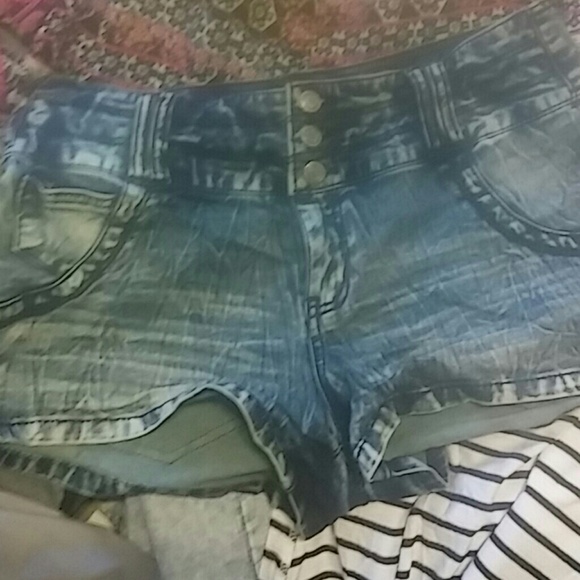 Shorts 11 but fit like 9/10 - Picture 1 of 1