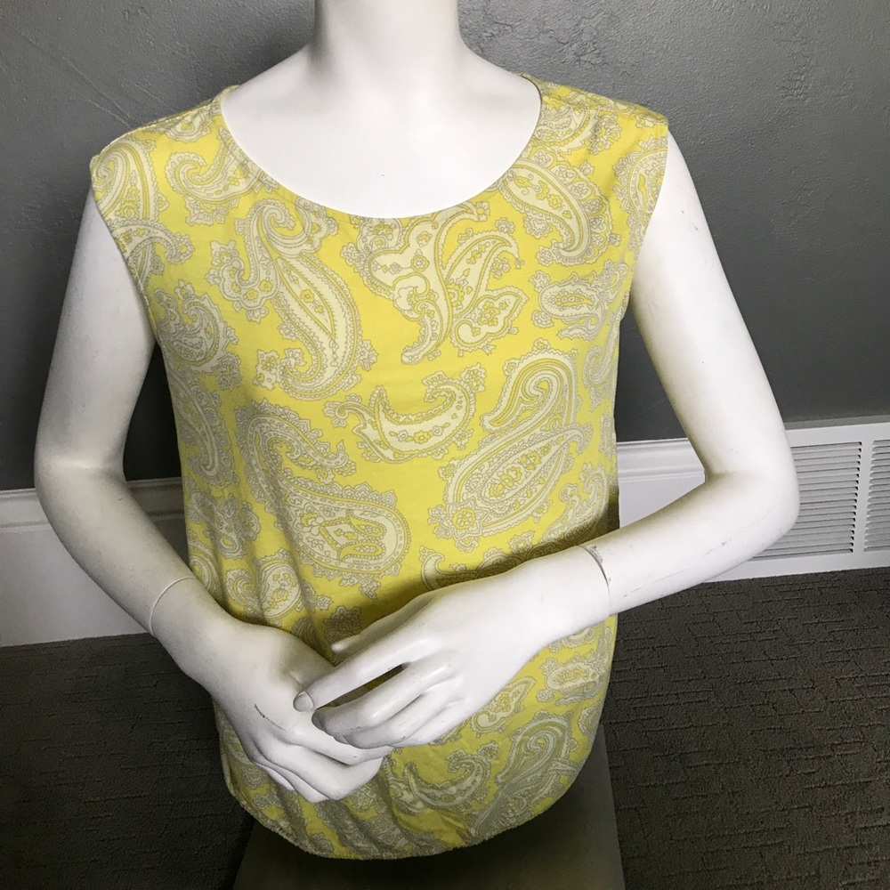 Ann Taylor yellow sleeveless patterned top