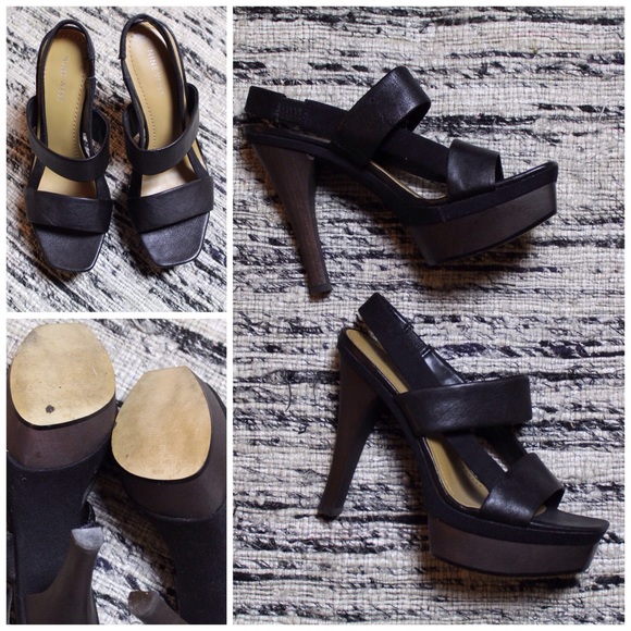 Sold Black toe strap heels like new - Picture 3 of 4