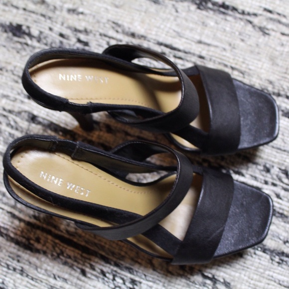 Sold Black toe strap heels like new - Picture 4 of 4