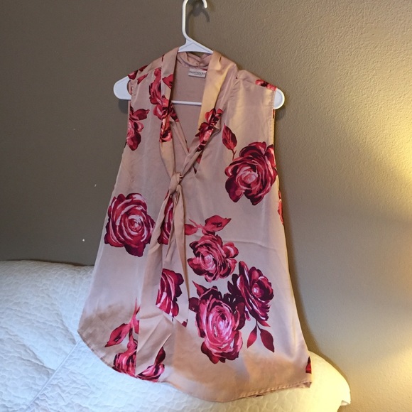 💋💄Eva Mendes Flowy Sleeveless Tank❤️