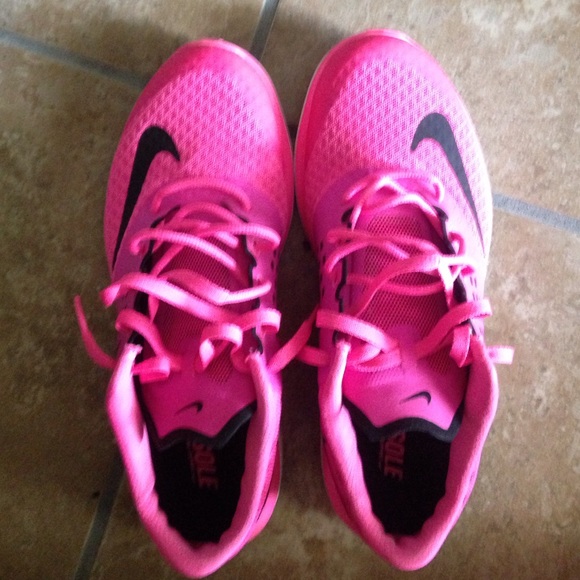 pink nike tennis shoes