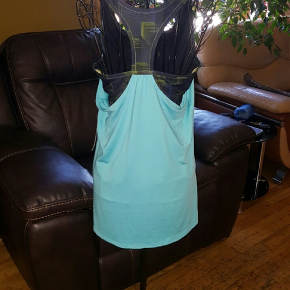 Performance tank top - Picture 2 of 2