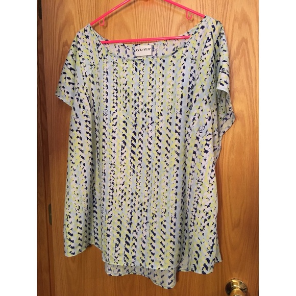 AVA LIV Patterned Short Sleeve Top