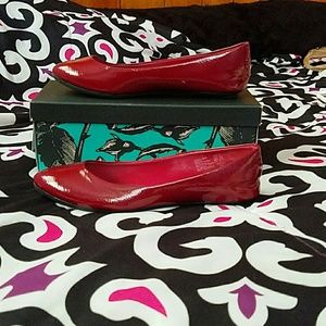 Patent red flats