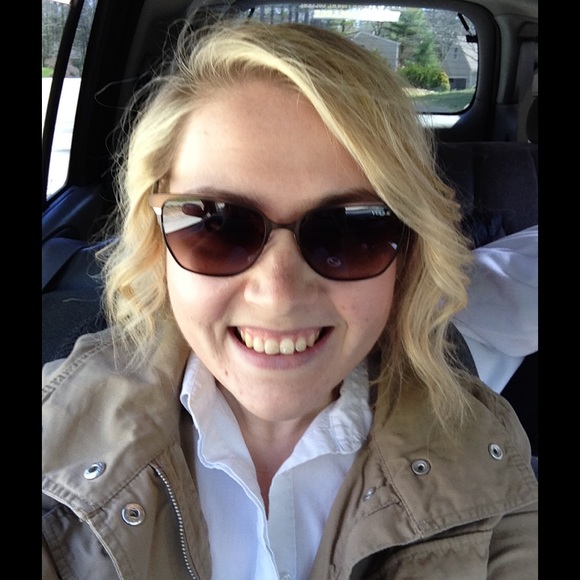 Meet your Posher, Hailey - Picture 1 of 1