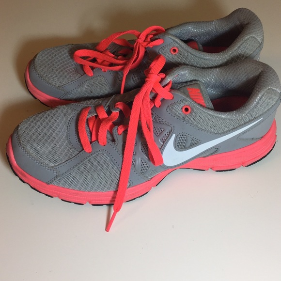 Nike Gray & Hot Pink Tennis Shoe