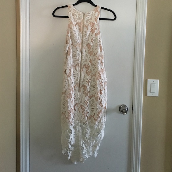 White Lace no sleeve dress - Picture 2 of 4
