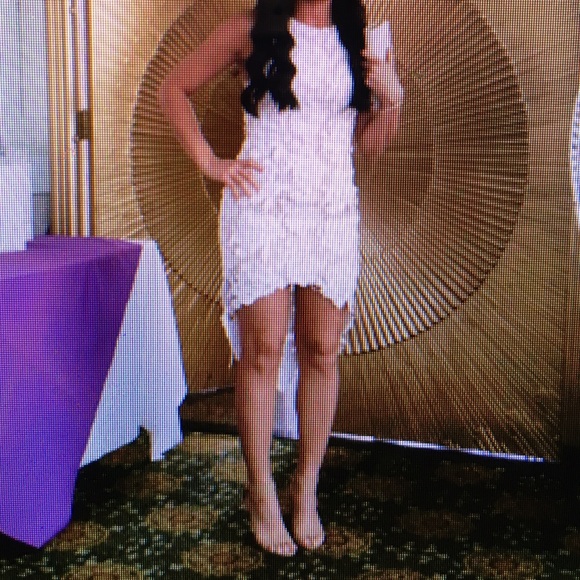 White Lace no sleeve dress - Picture 3 of 4