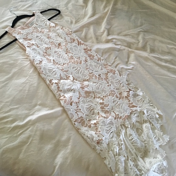 White Lace no sleeve dress - Picture 4 of 4