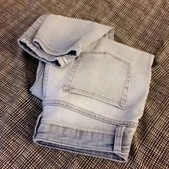 f21 lite wash ankle jeans