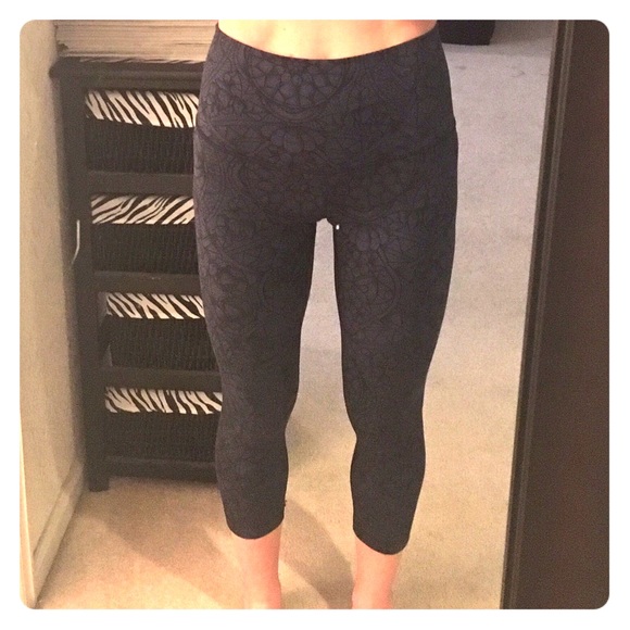 Lululemon Wonder Under 7/8 pants (roll down)