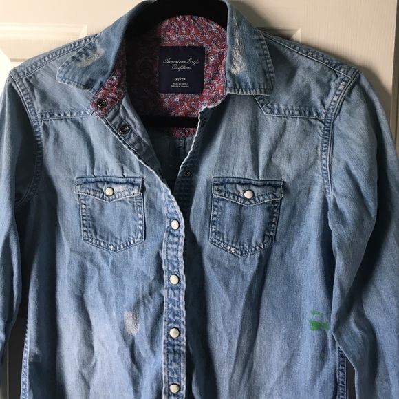 🔴Lightly Distressed Denim Shirt